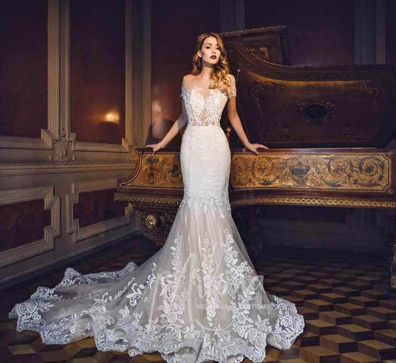 Γοργονέ νυφικό με πλούσια κλος φούστα