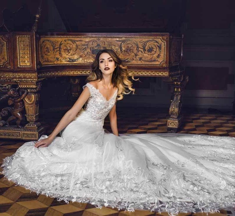 Αέρινο νυφικό Α-γραμμής με ραντάκια