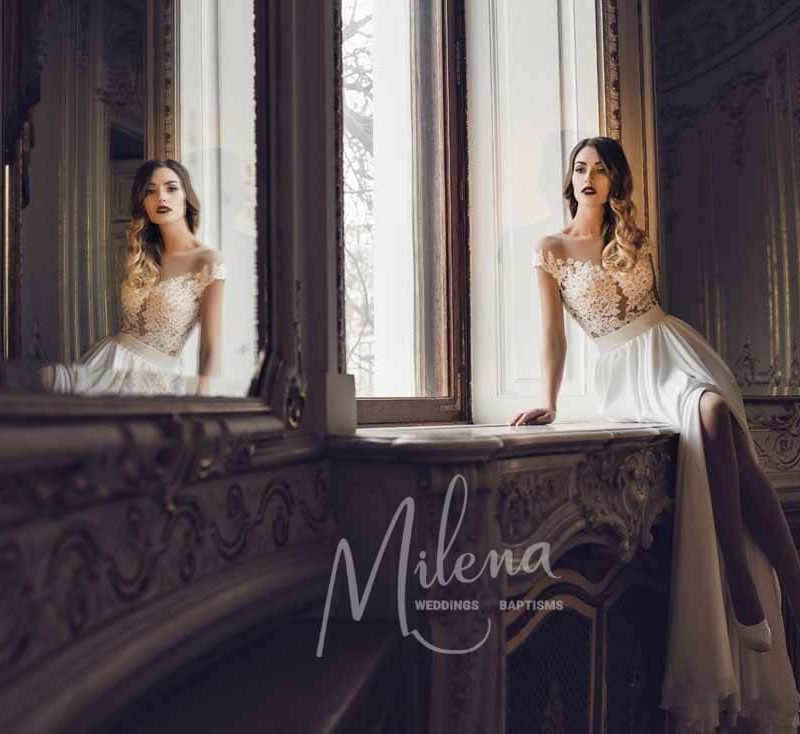 Νυφικό με άνοιγμα μπροστά και δαντέλα